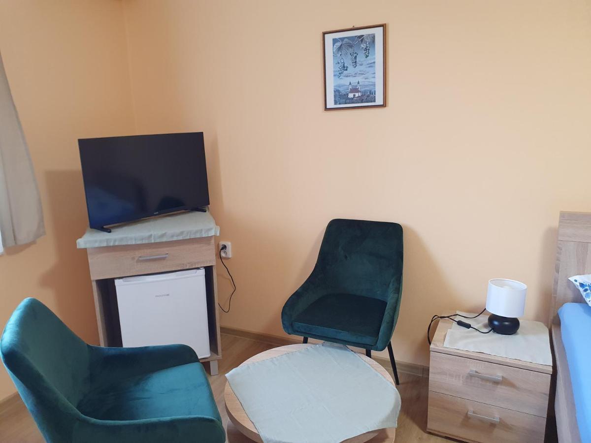 Pension Zelený strom Mikulov Exterior foto