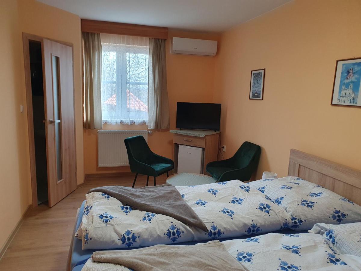 Pension Zelený strom Mikulov Exterior foto