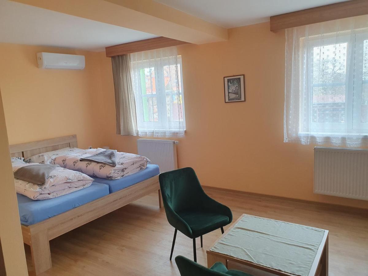 Pension Zelený strom Mikulov Exterior foto