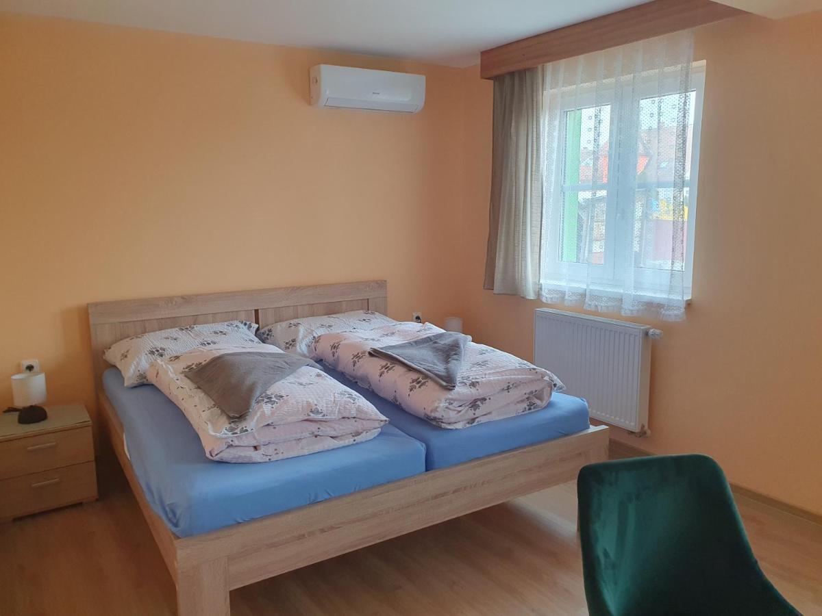 Pension Zelený strom Mikulov Exterior foto