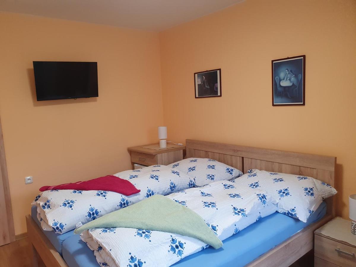Pension Zelený strom Mikulov Exterior foto