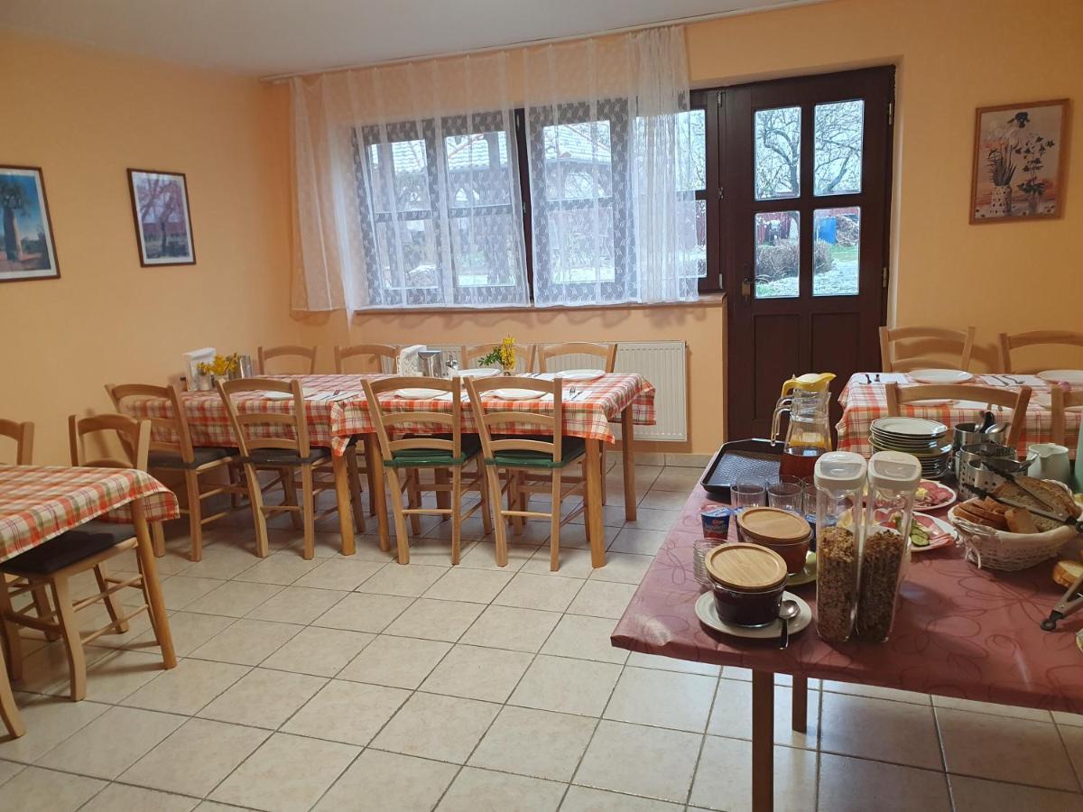 Pension Zelený strom Mikulov Exterior foto